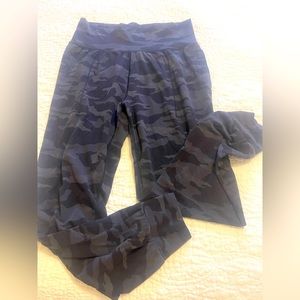 Athleta Salutation Jogger Size M